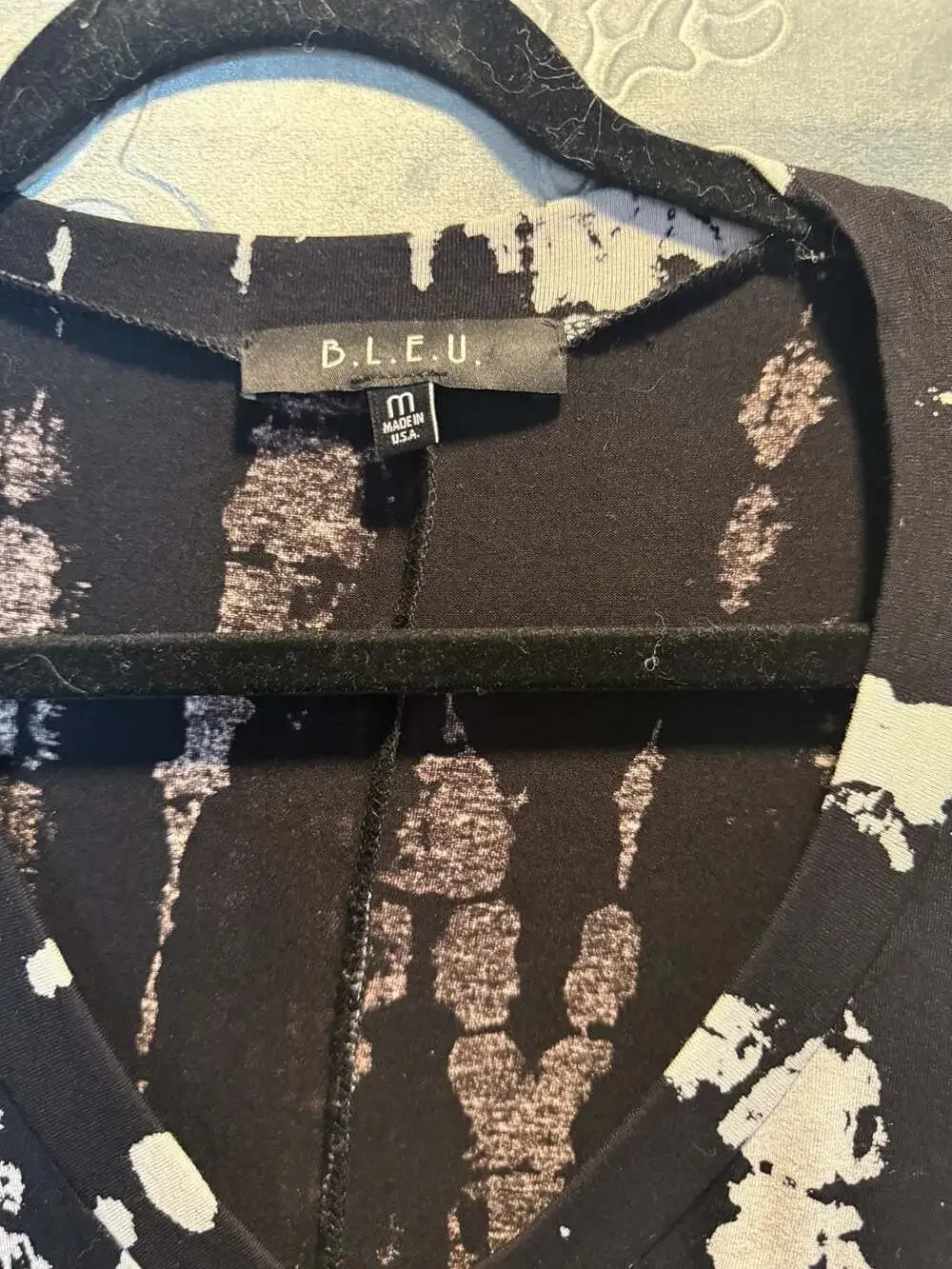 B.L.E.U. Black and White Tie Dye V-Neck Tunic Top Size M - Picture 2 of 3
